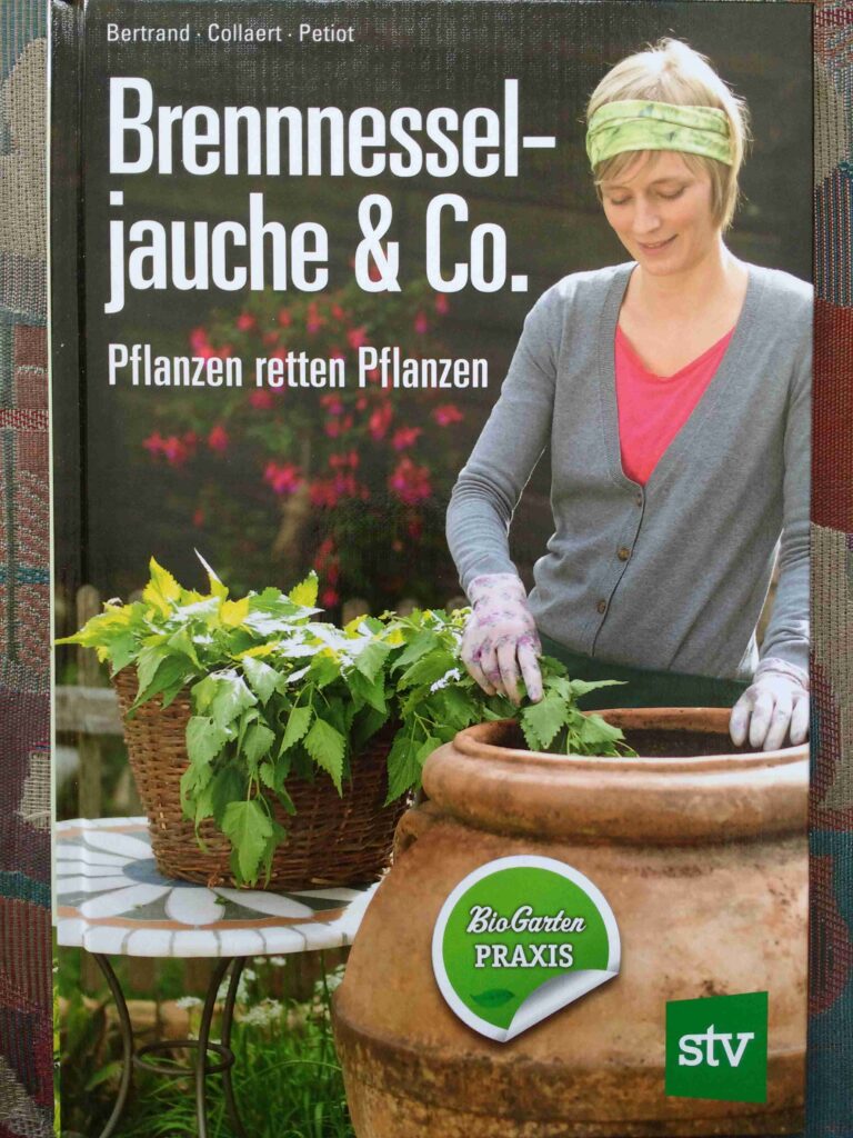 biologisch düngen und Schädlinge bekämpfen mit Pflanzenjauche